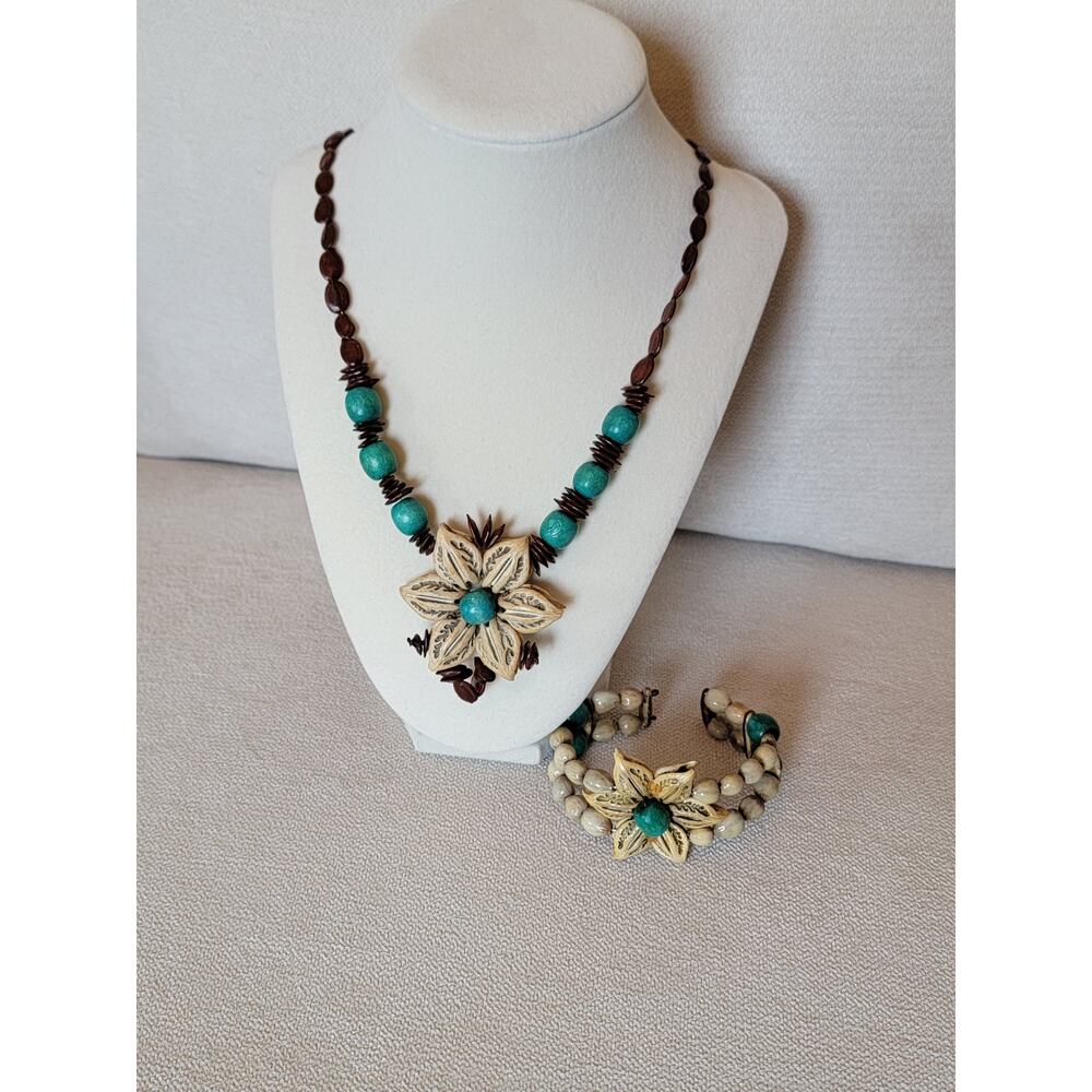 Natural Boho Statement Jewelry Set – Floral Pendant Necklace & Bracelet